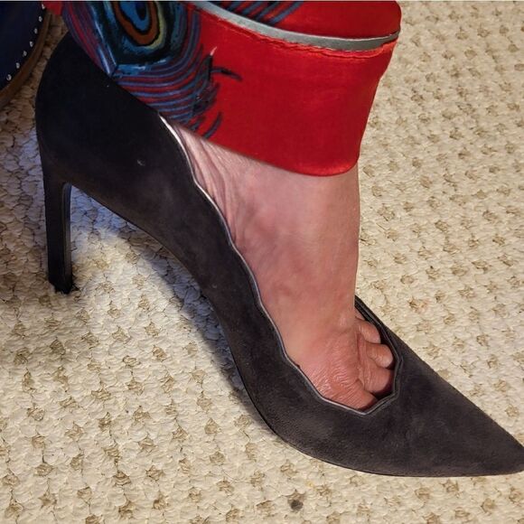 Stuart Weitzman Gray Luxe Suede Pointy Toe Stilleto Heel Pumps sz.9 Ret $425 - Picture 4 of 11